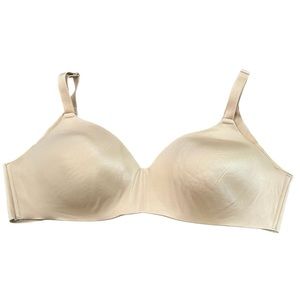 Soma Vanishing Back Wireless Bra 38C RN
79984 Nude Cream
